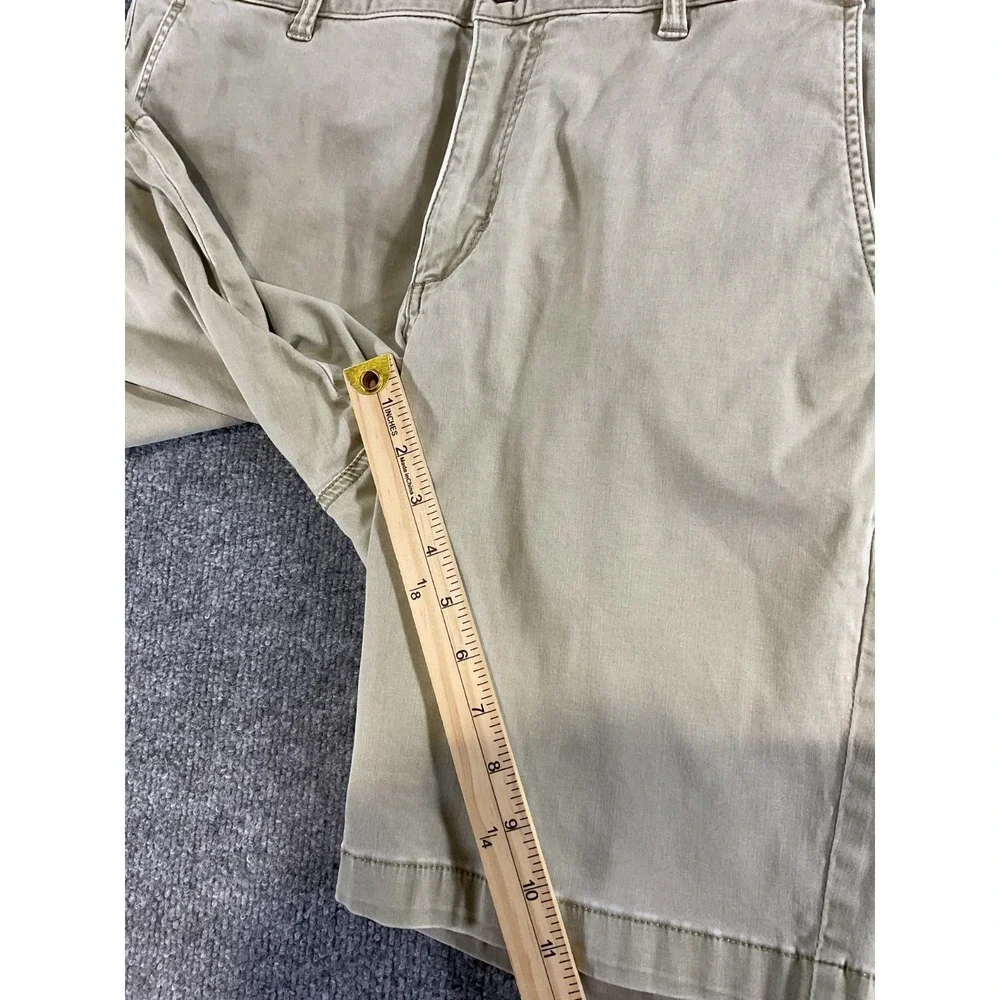 Tommy Bahama Island Zone Shorts Mens 33 Khaki Beige Chino Golf Travel Casual